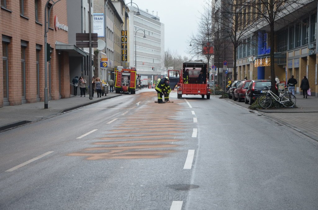 Stadtbus fing Feuer Koeln Muelheim Frankfurterstr Wiener Platz P349.JPG